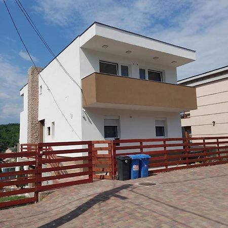 Fiesta Apartman Miskolc Buitenkant foto