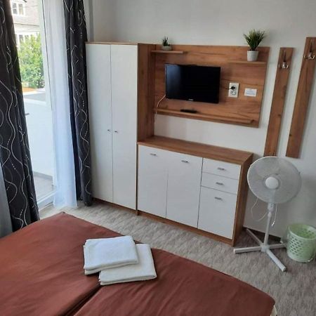 Fiesta Apartman Miskolc Buitenkant foto