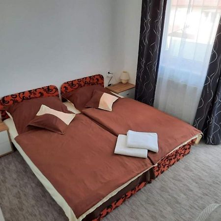 Fiesta Apartman Miskolc Buitenkant foto