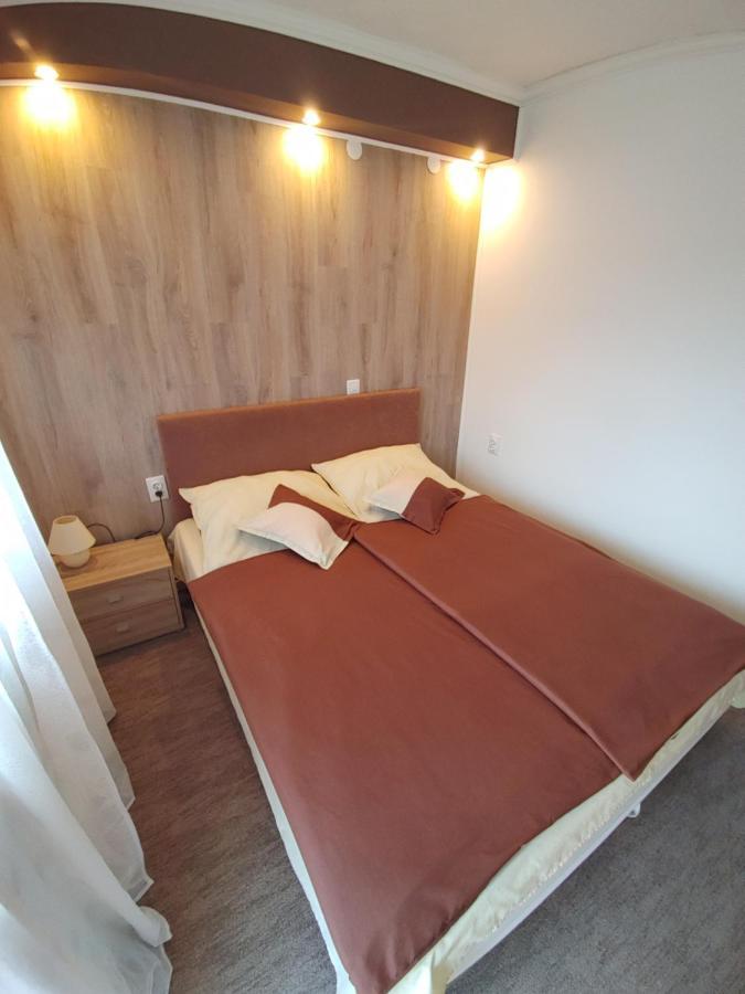 Fiesta Apartman Miskolc Buitenkant foto