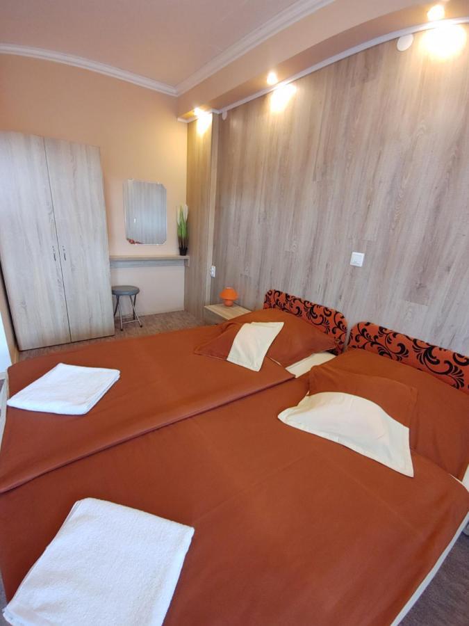 Fiesta Apartman Miskolc Buitenkant foto