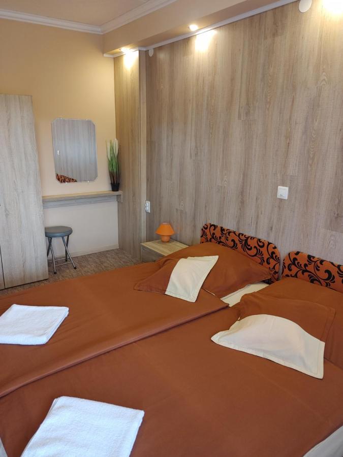 Fiesta Apartman Miskolc Buitenkant foto