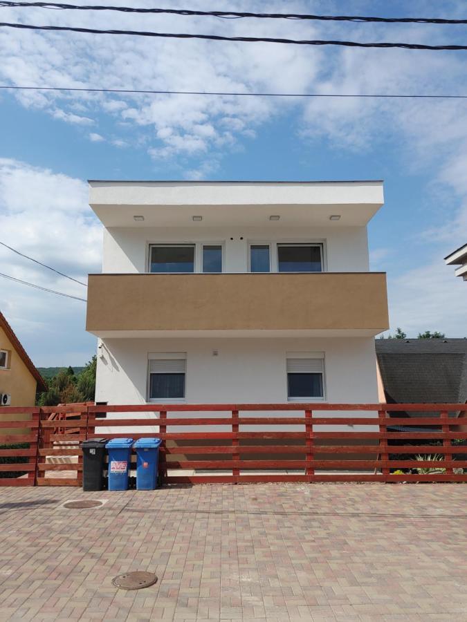 Fiesta Apartman Miskolc Buitenkant foto