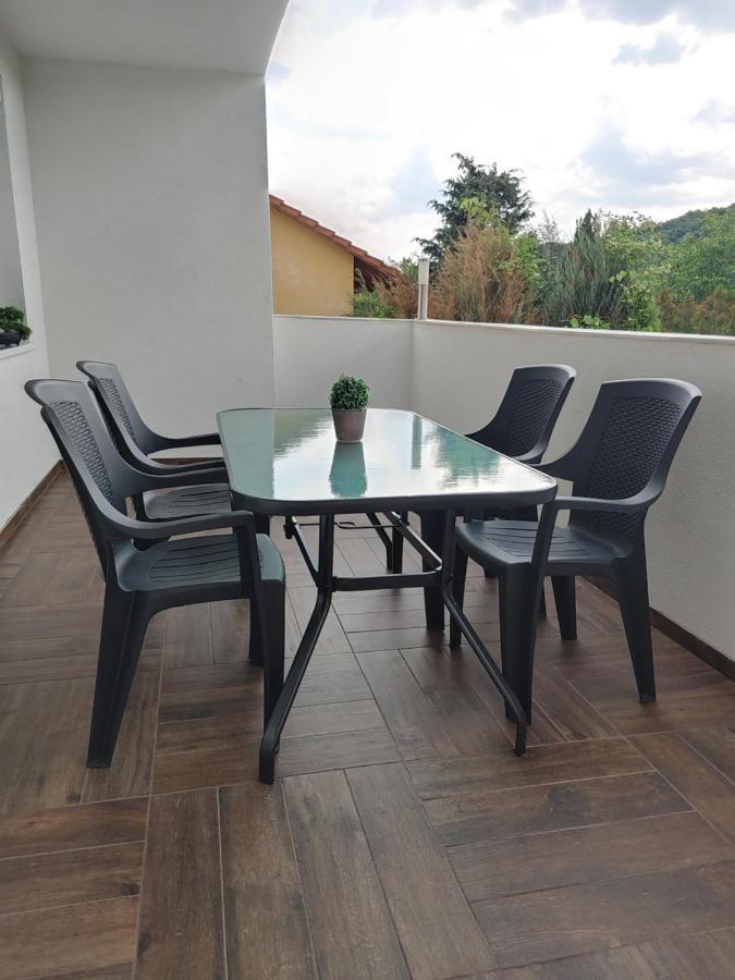 Fiesta Apartman Miskolc Buitenkant foto