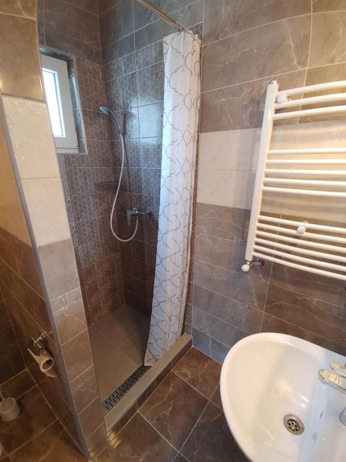Fiesta Apartman Miskolc Buitenkant foto