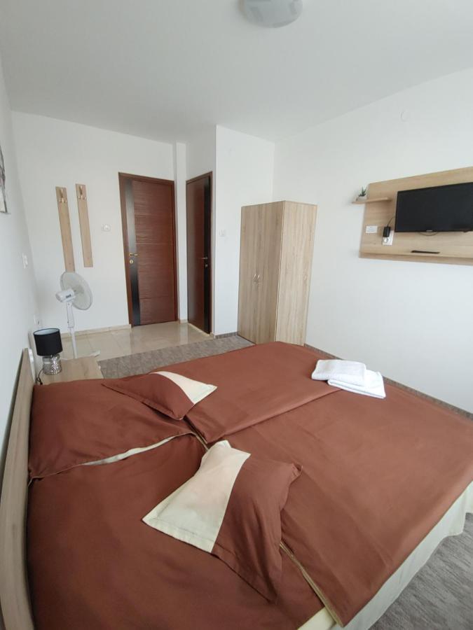 Fiesta Apartman Miskolc Buitenkant foto