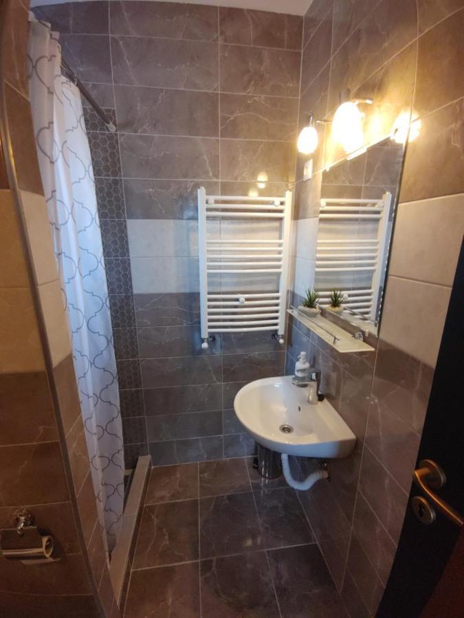 Fiesta Apartman Miskolc Buitenkant foto