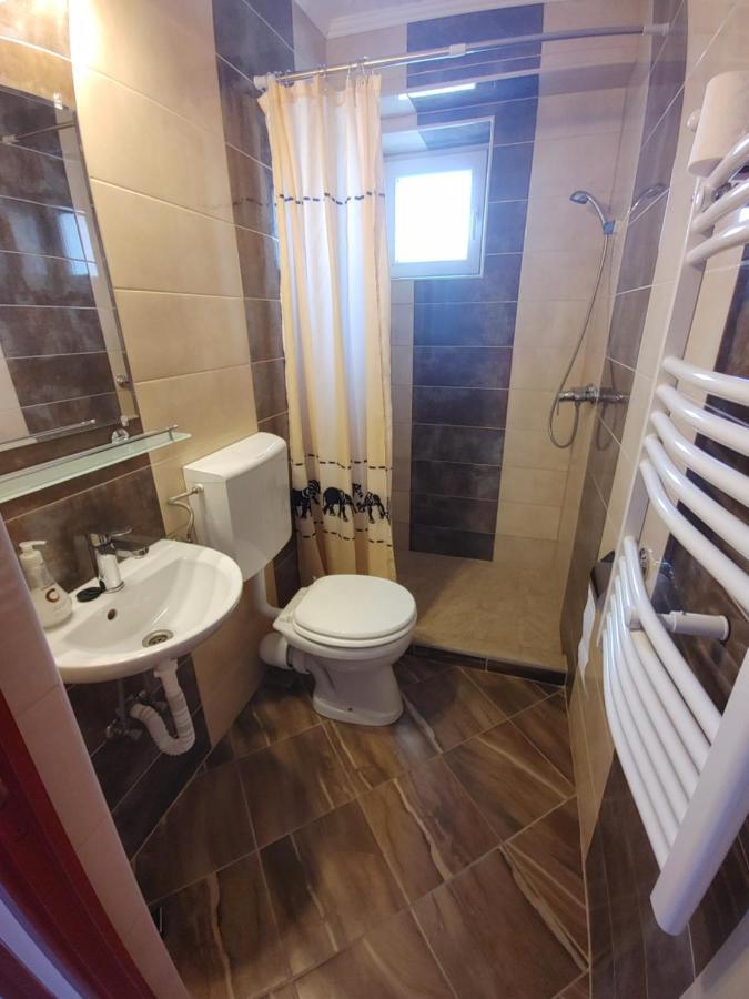 Fiesta Apartman Miskolc Buitenkant foto