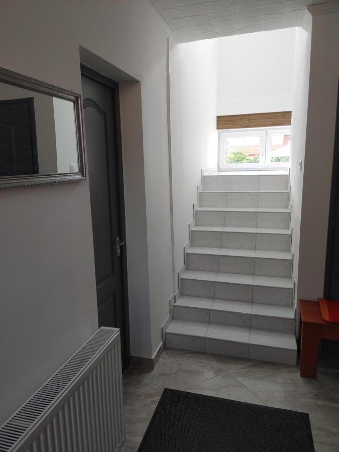 Fiesta Apartman Miskolc Buitenkant foto