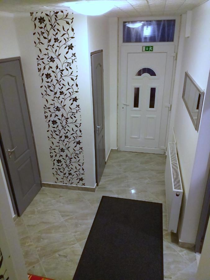 Fiesta Apartman Miskolc Buitenkant foto