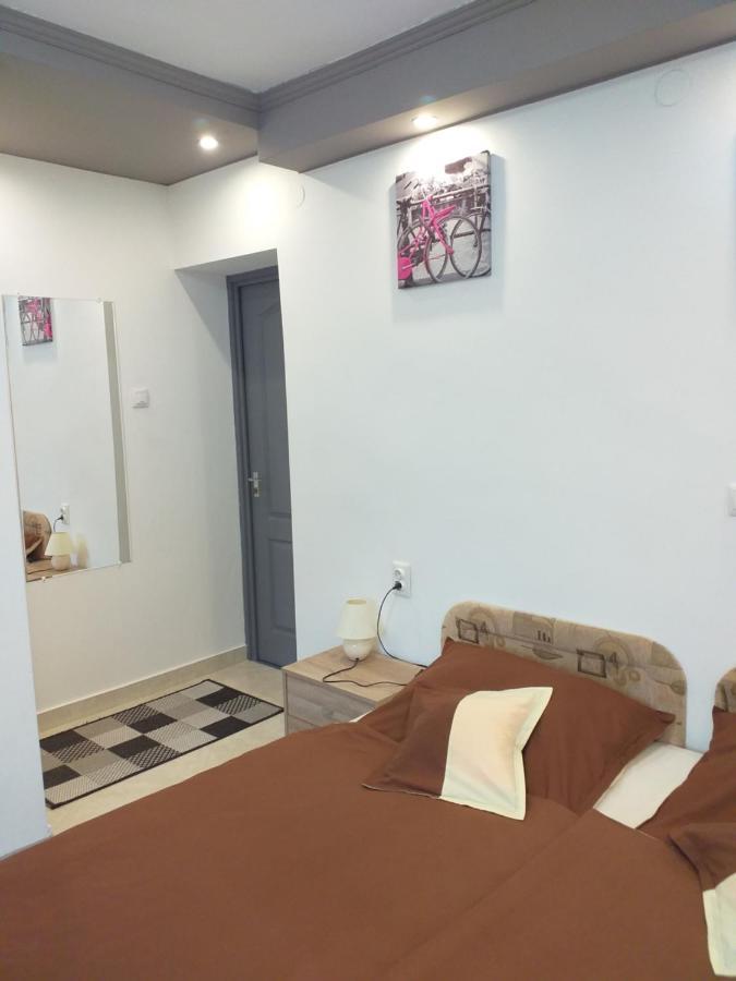 Fiesta Apartman Miskolc Buitenkant foto